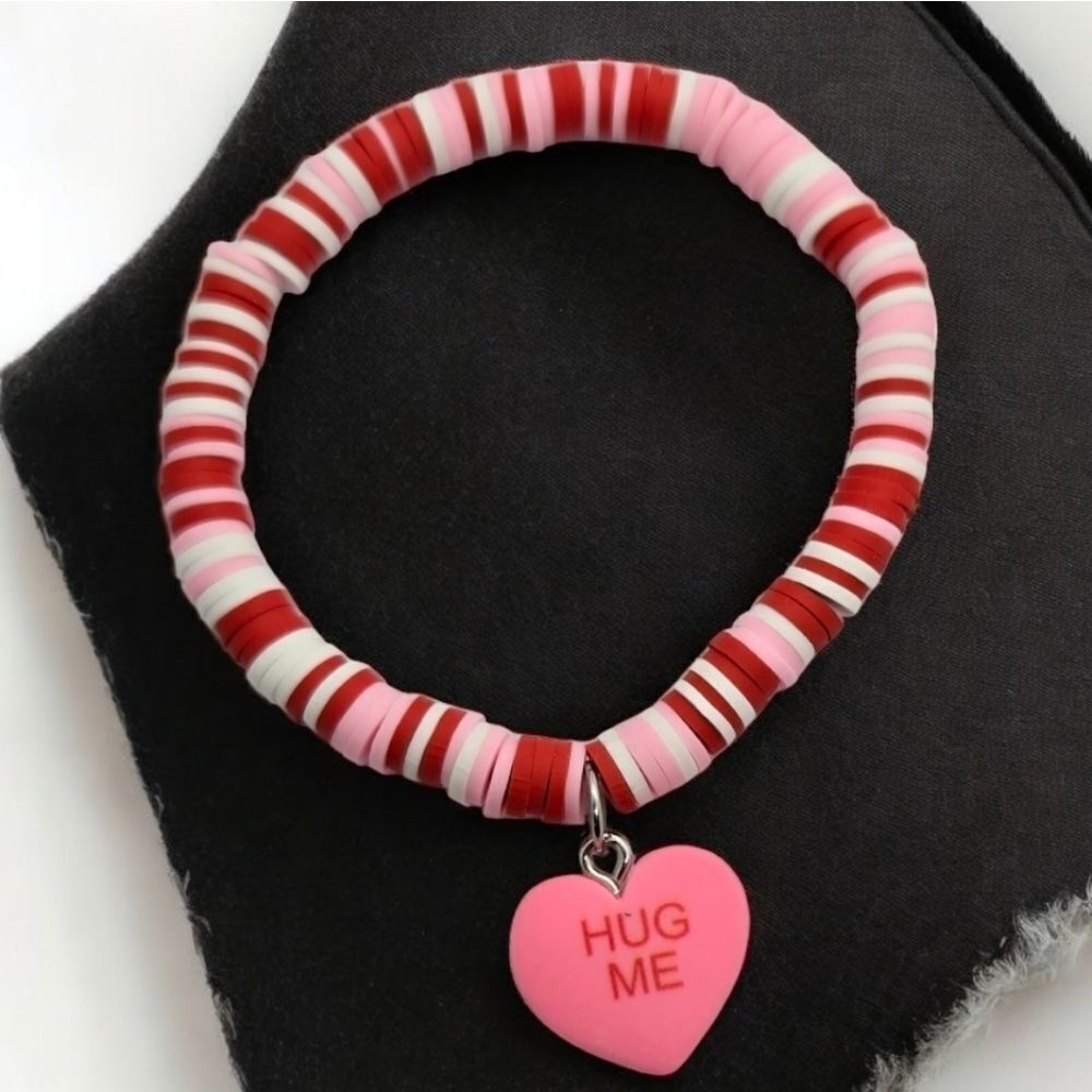 Pink 🩷 Candy Heart Charm Bracelet – “Hug Me” Valentine Jewelry NWT Giftable